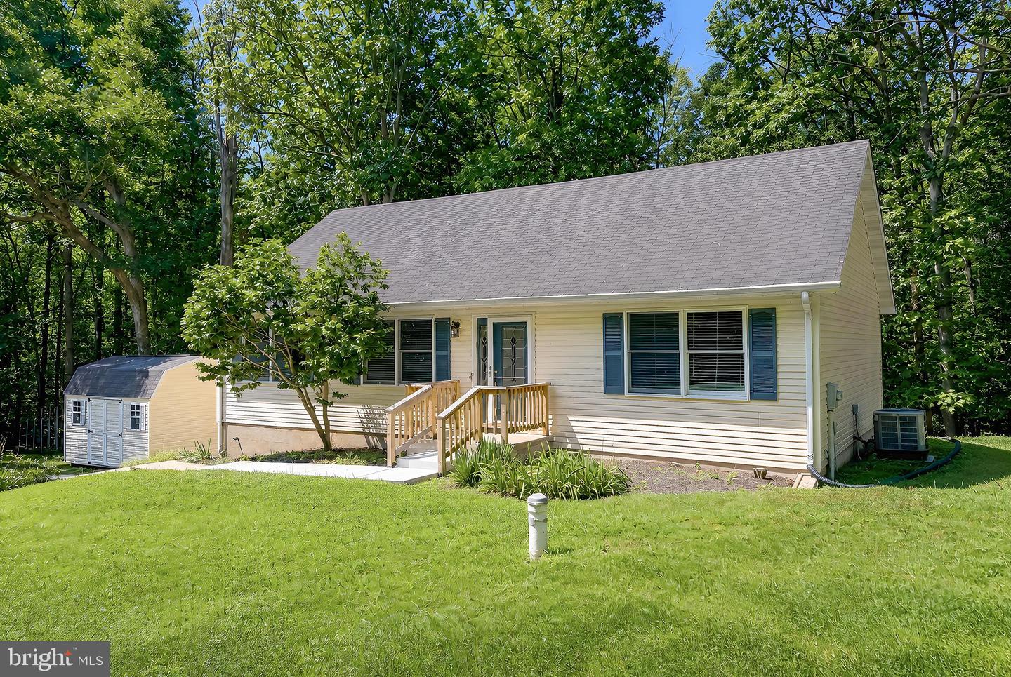 8433 Sailboat Ln Property Photo 2