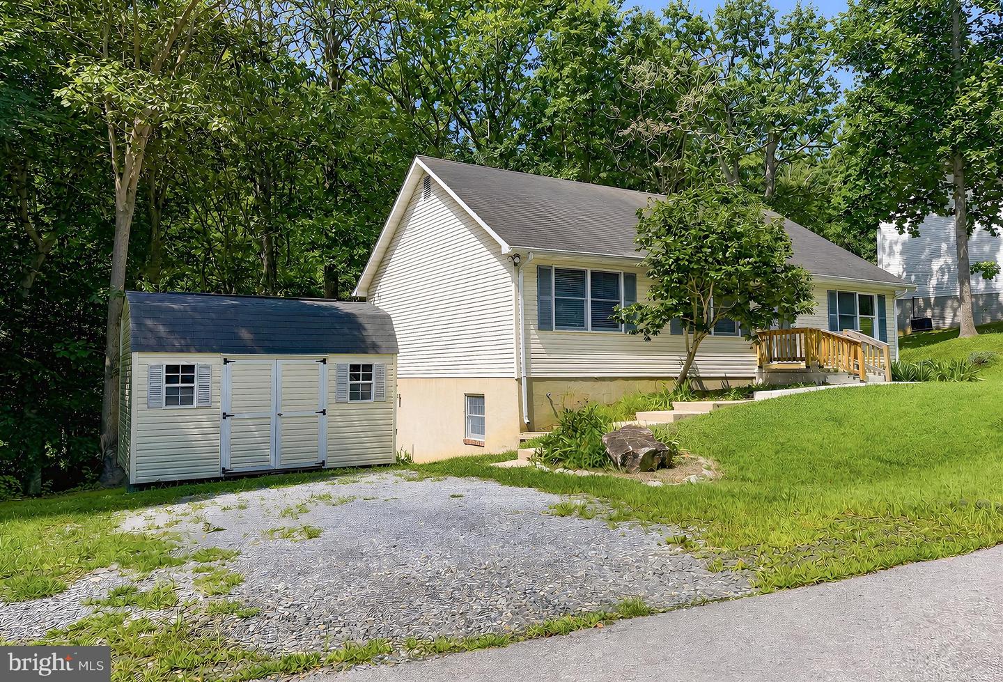 8433 Sailboat Ln Property Photo 4