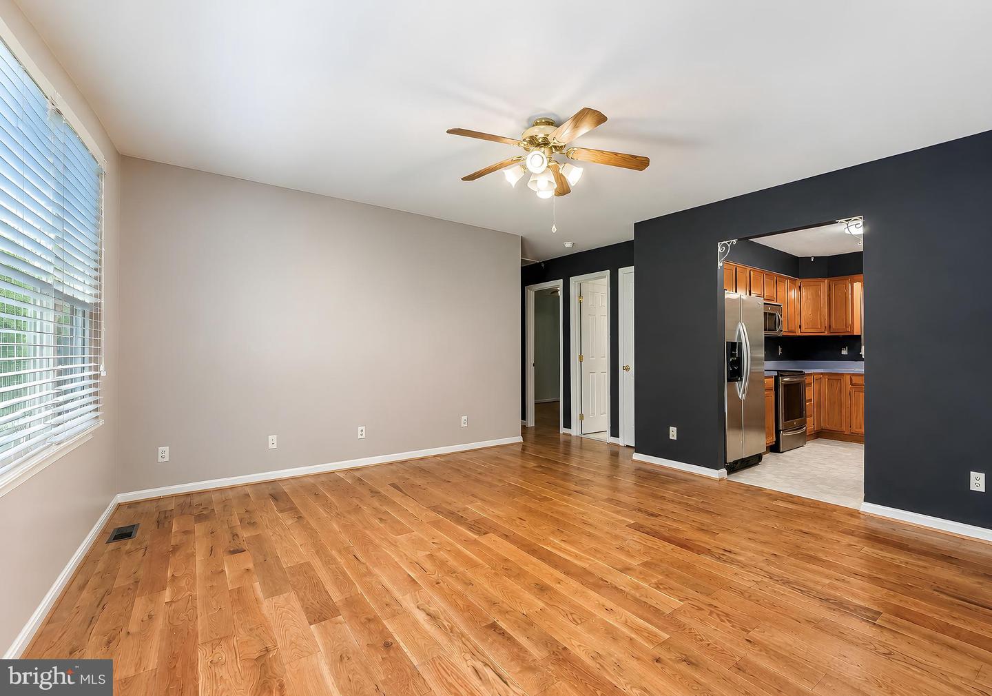 8433 Sailboat Ln Property Photo 5