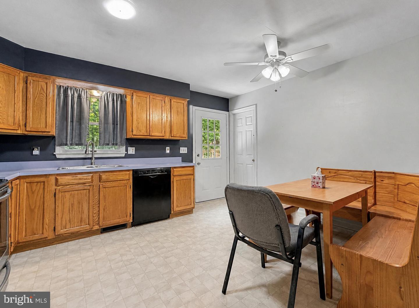 8433 Sailboat Ln Property Photo 9