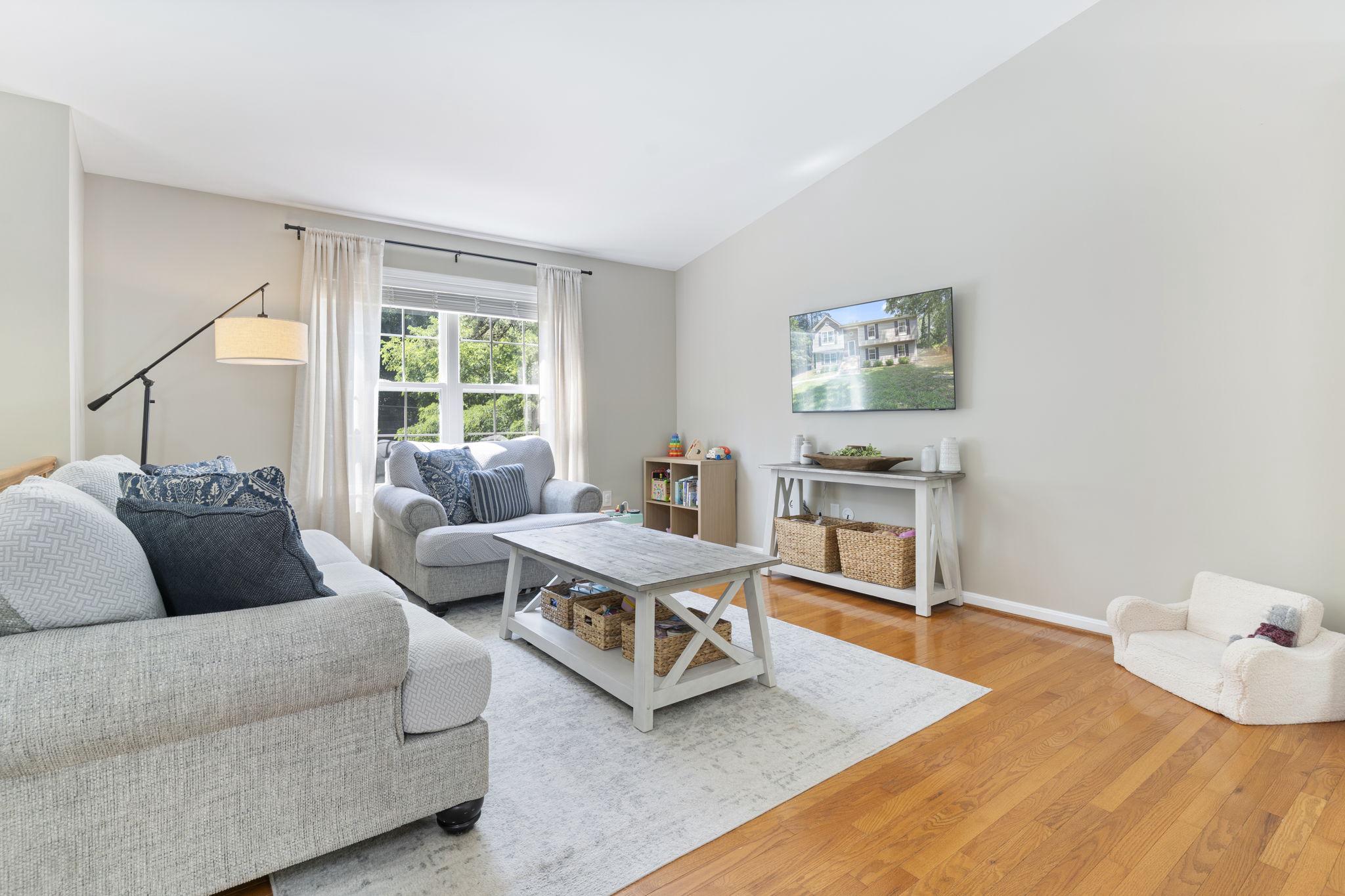 1126 Stagecoach Trl Property Photo 2