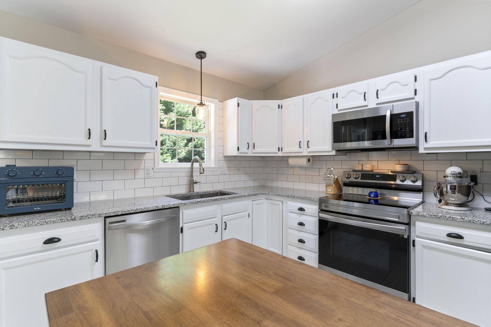 1126 Stagecoach Trl Property Photo 5