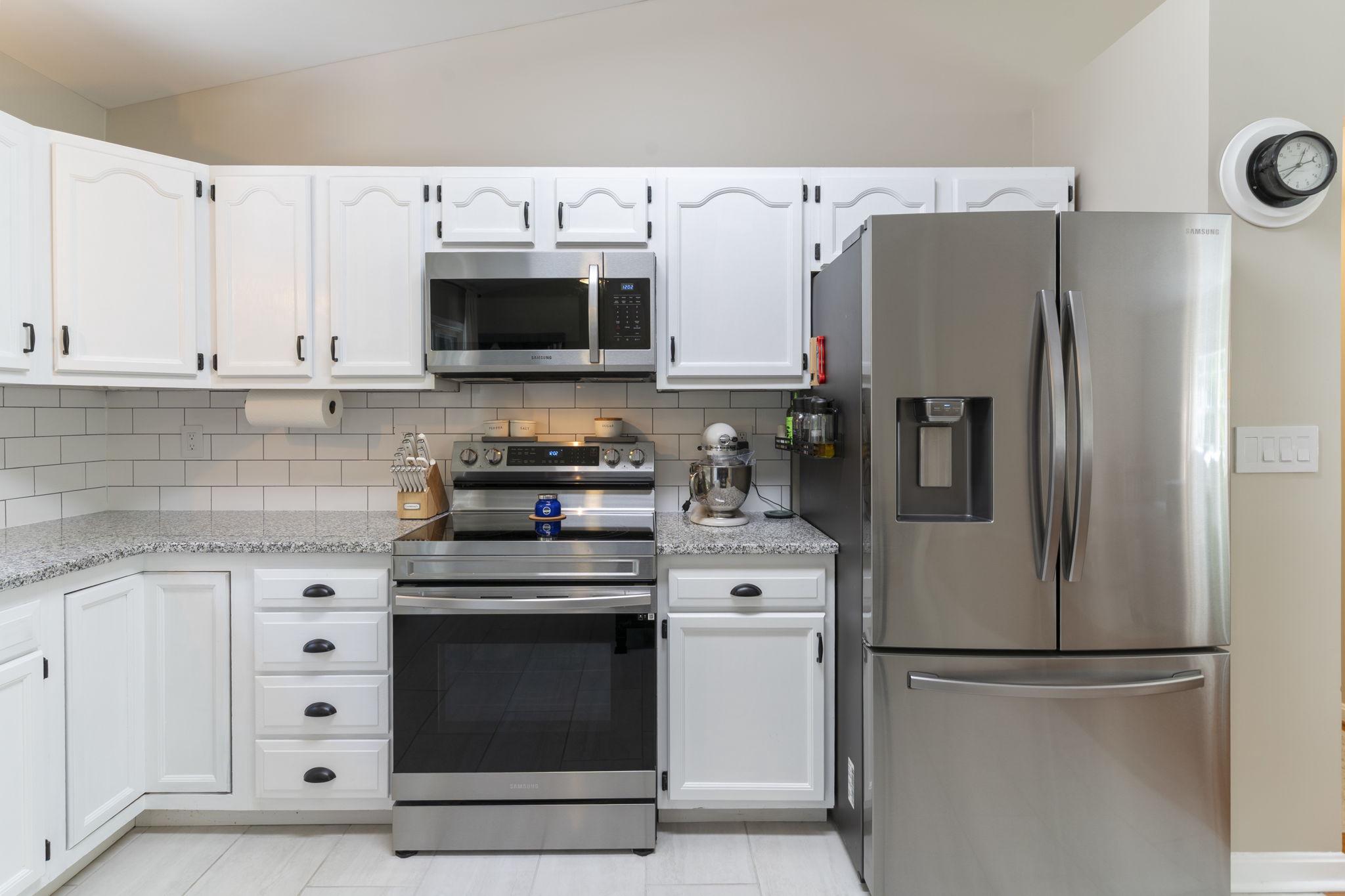 1126 Stagecoach Trl Property Photo 6