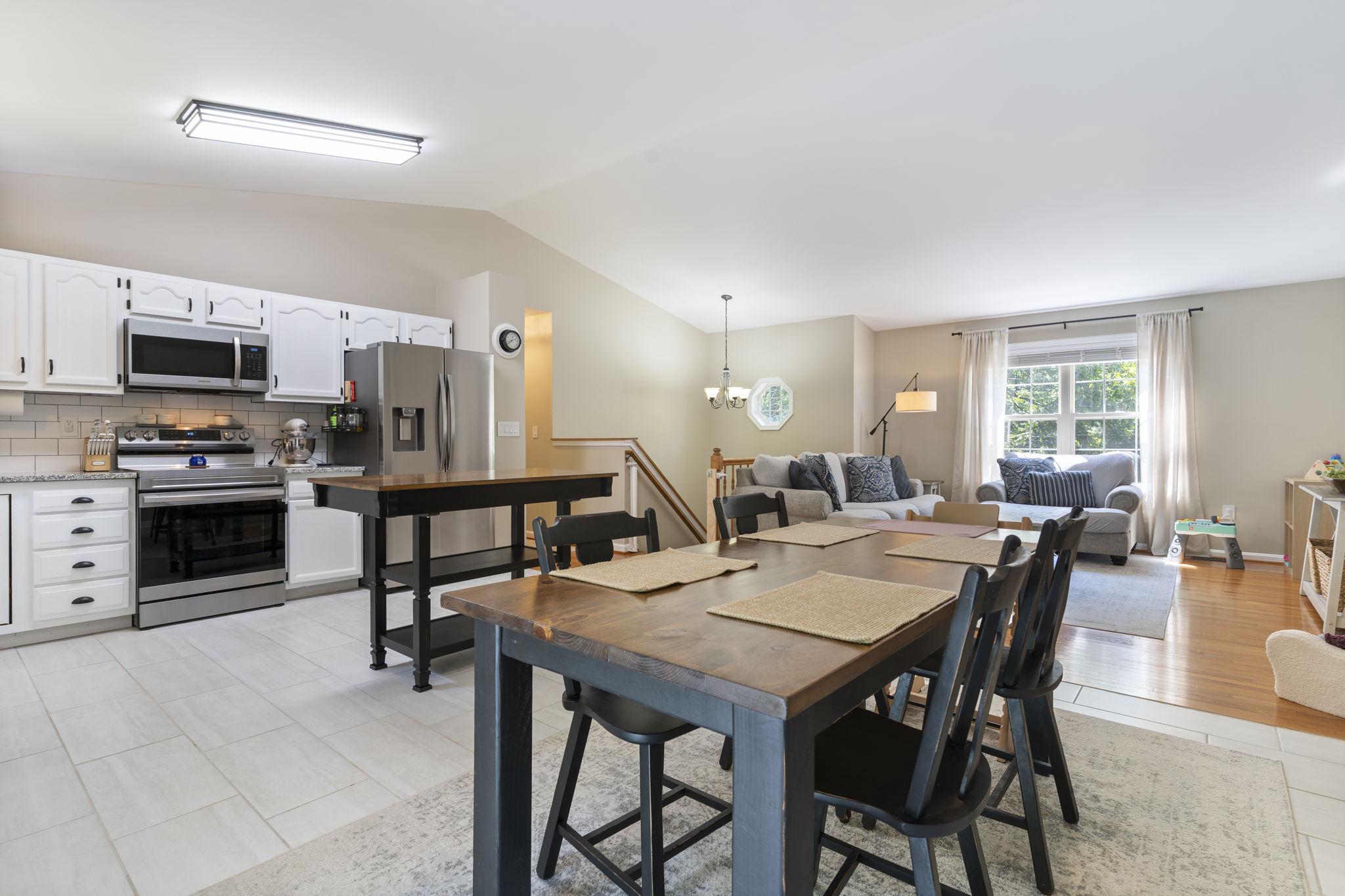 1126 Stagecoach Trl Property Photo 8