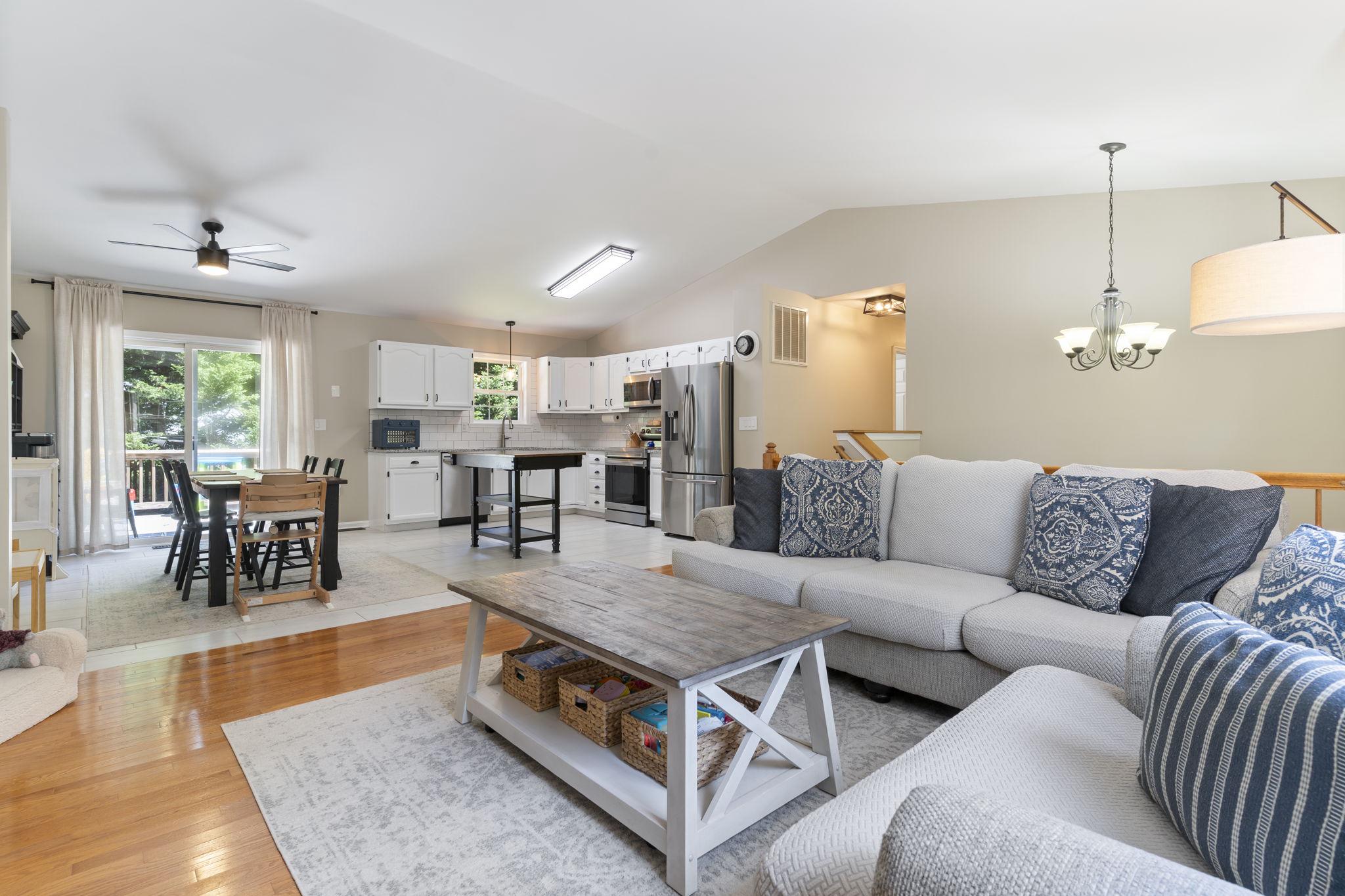 1126 Stagecoach Trl Property Photo 11