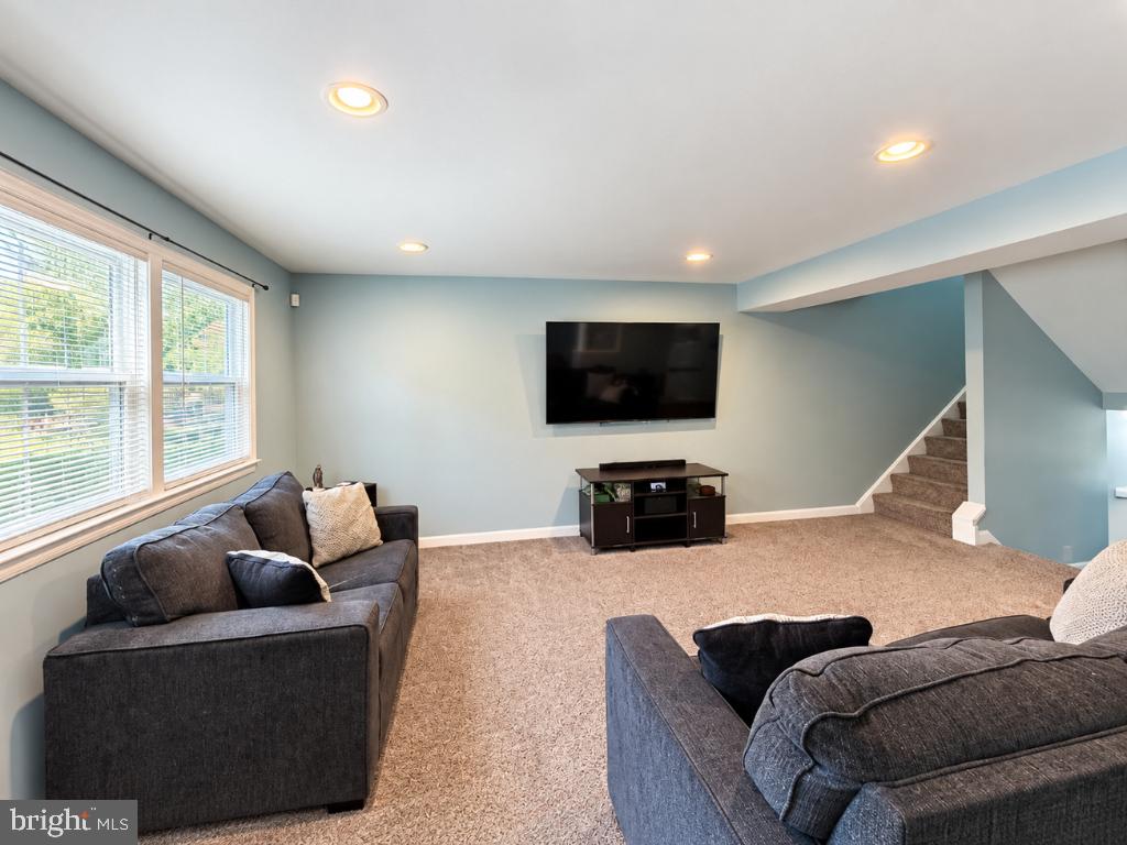 830 Calvert Towne Dr Property Photo 3
