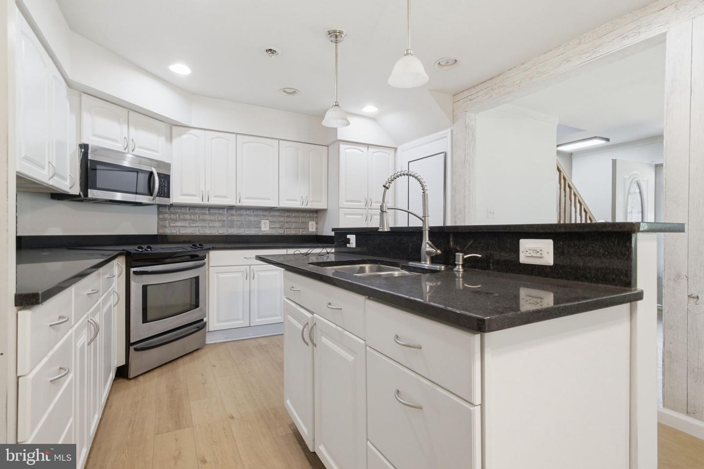 9201 Owings Manor Ct Property Photo 2