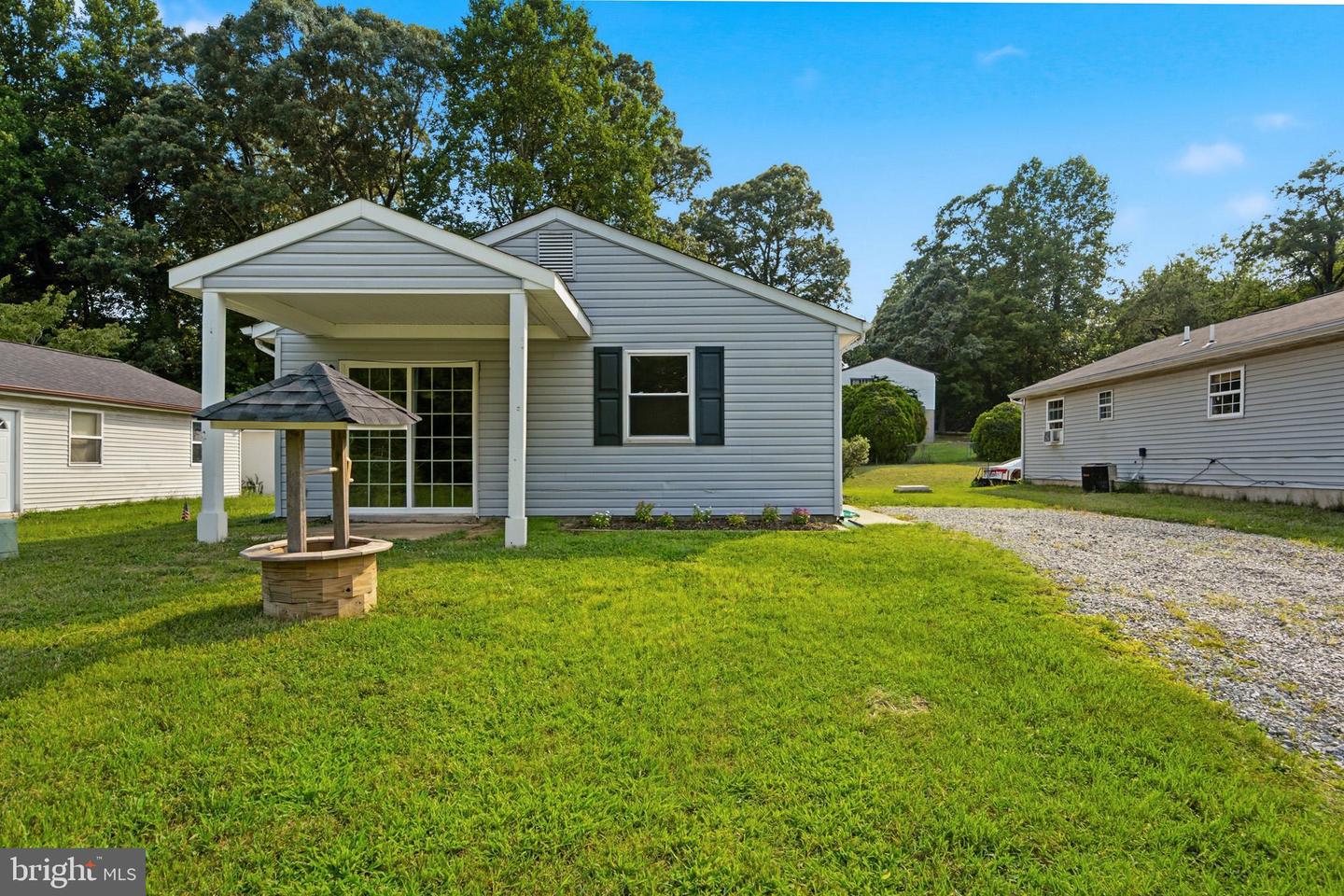 650 Field Rd Property Photo 3