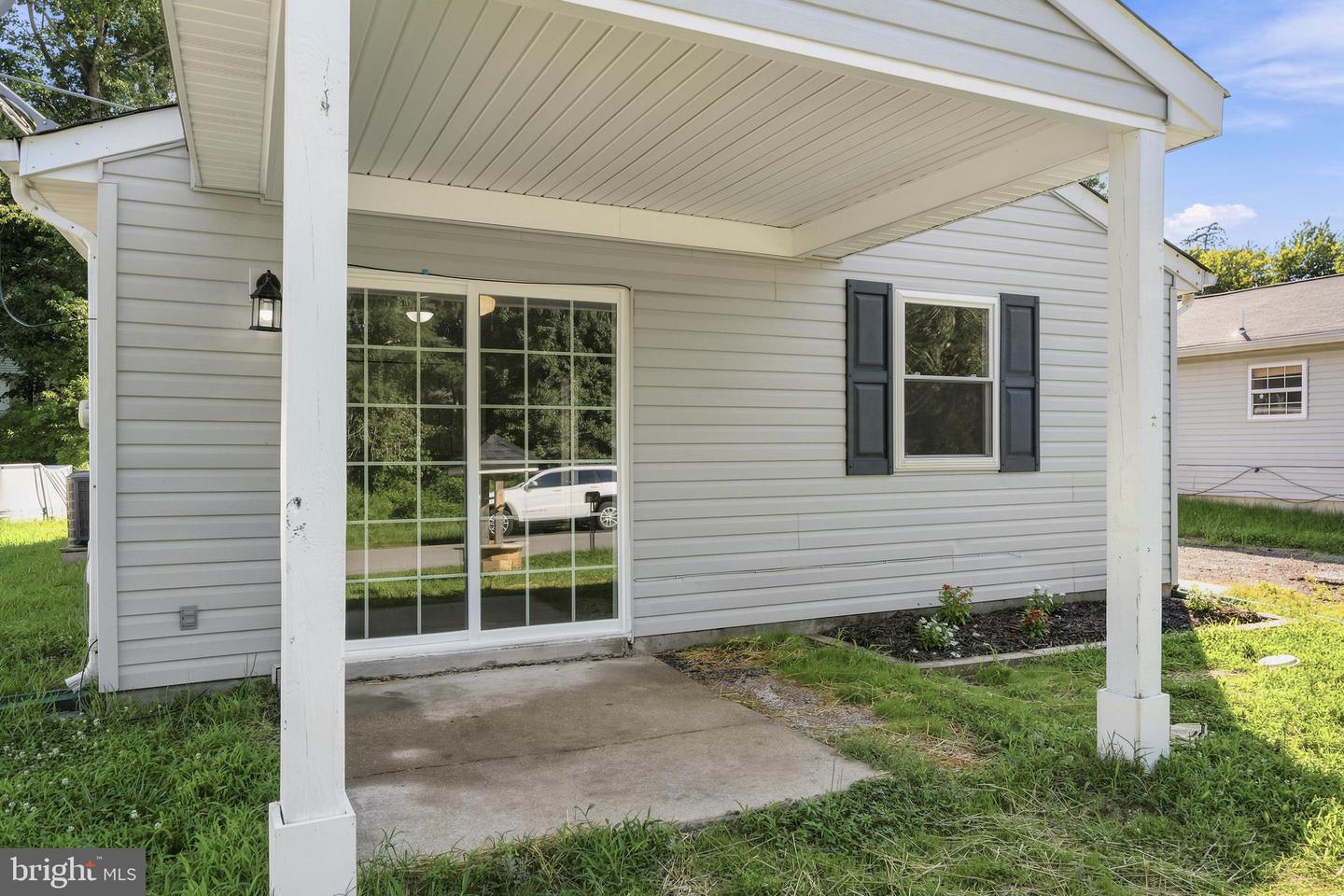 650 Field Rd Property Photo 4