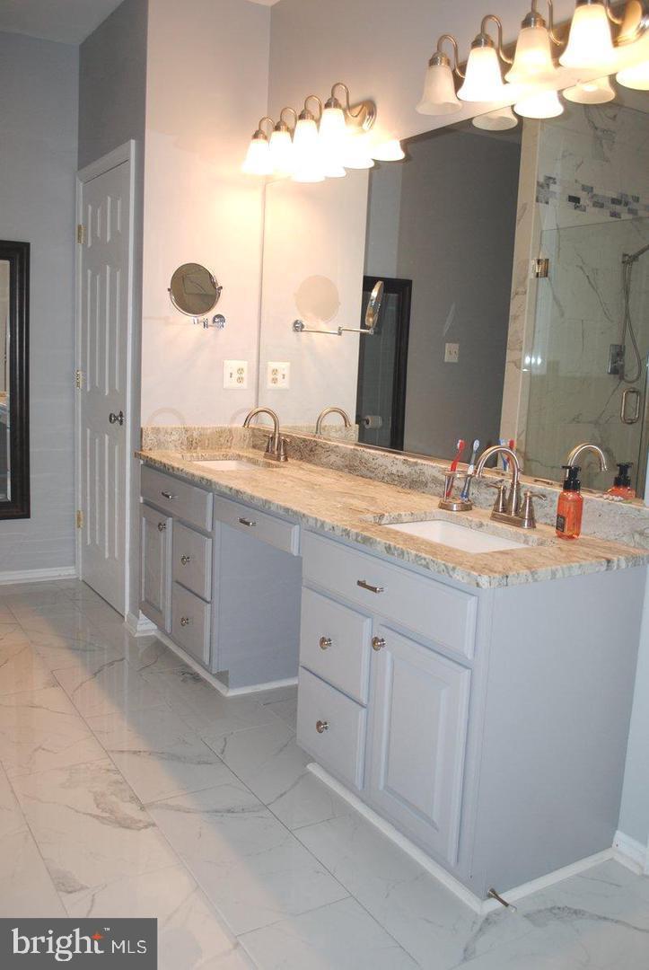 170 Coventry Ct Property Photo 27