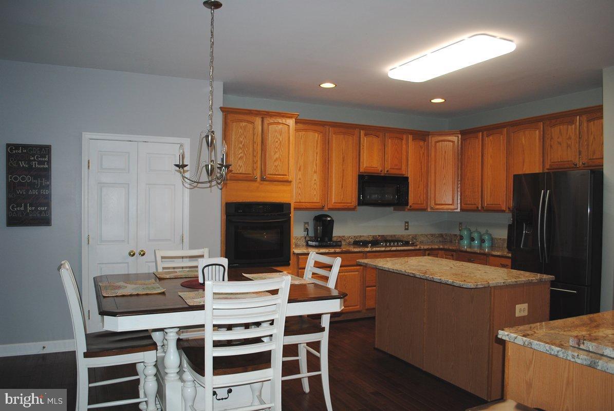 170 Coventry Ct Property Photo 32