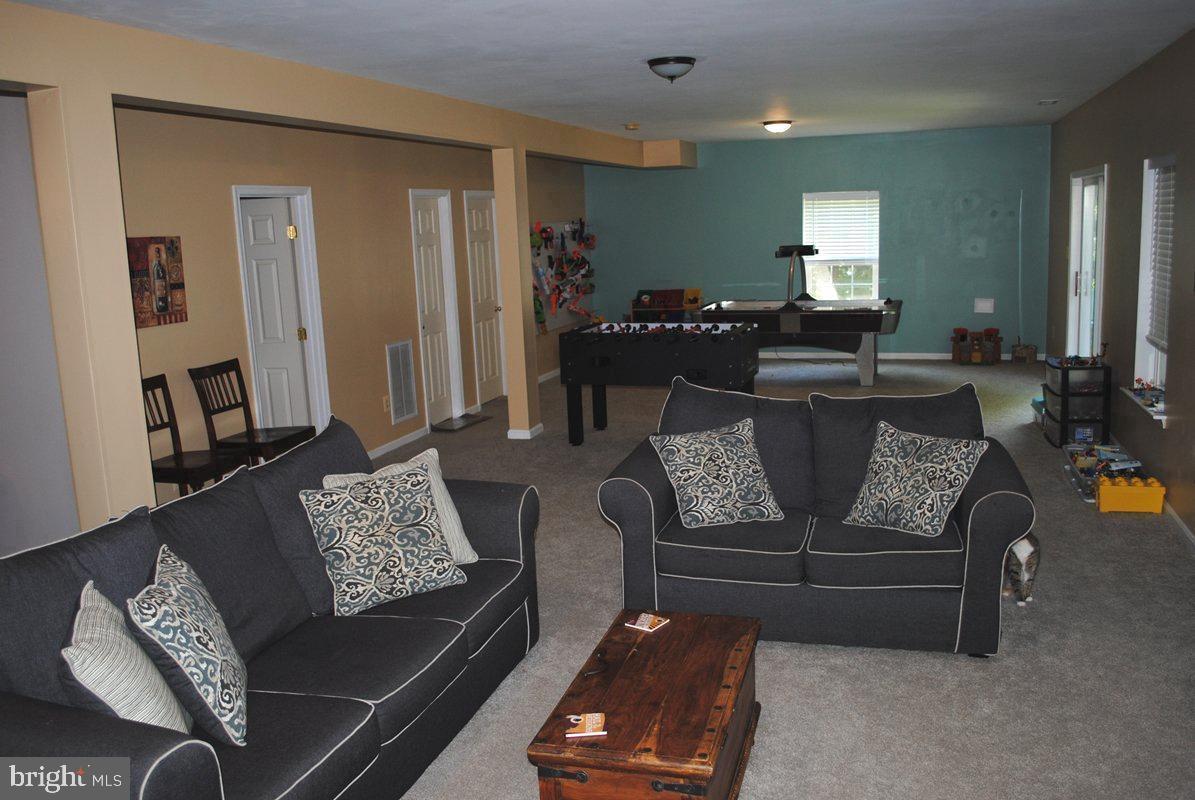 170 Coventry Ct Property Photo 37