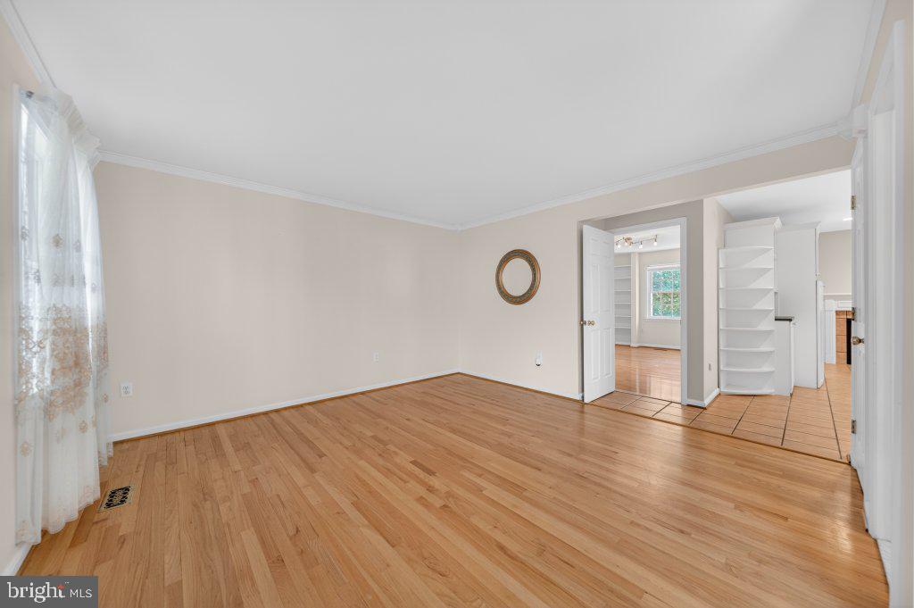 9290 Baker St Property Photo 4