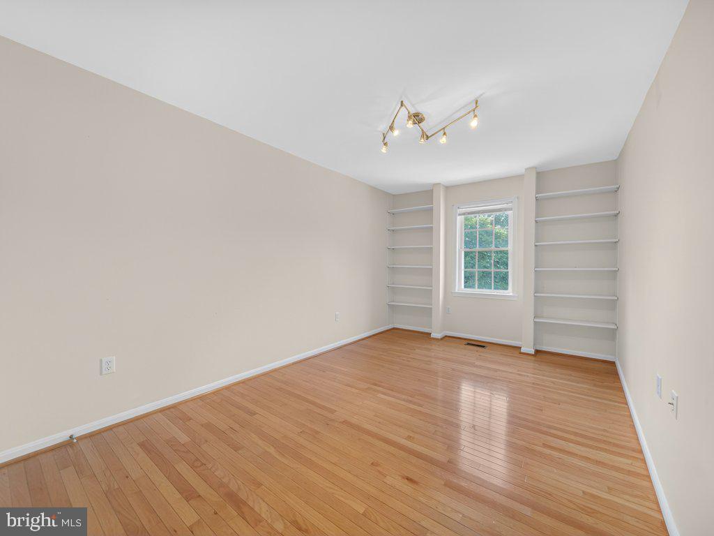 9290 Baker St Property Photo 10