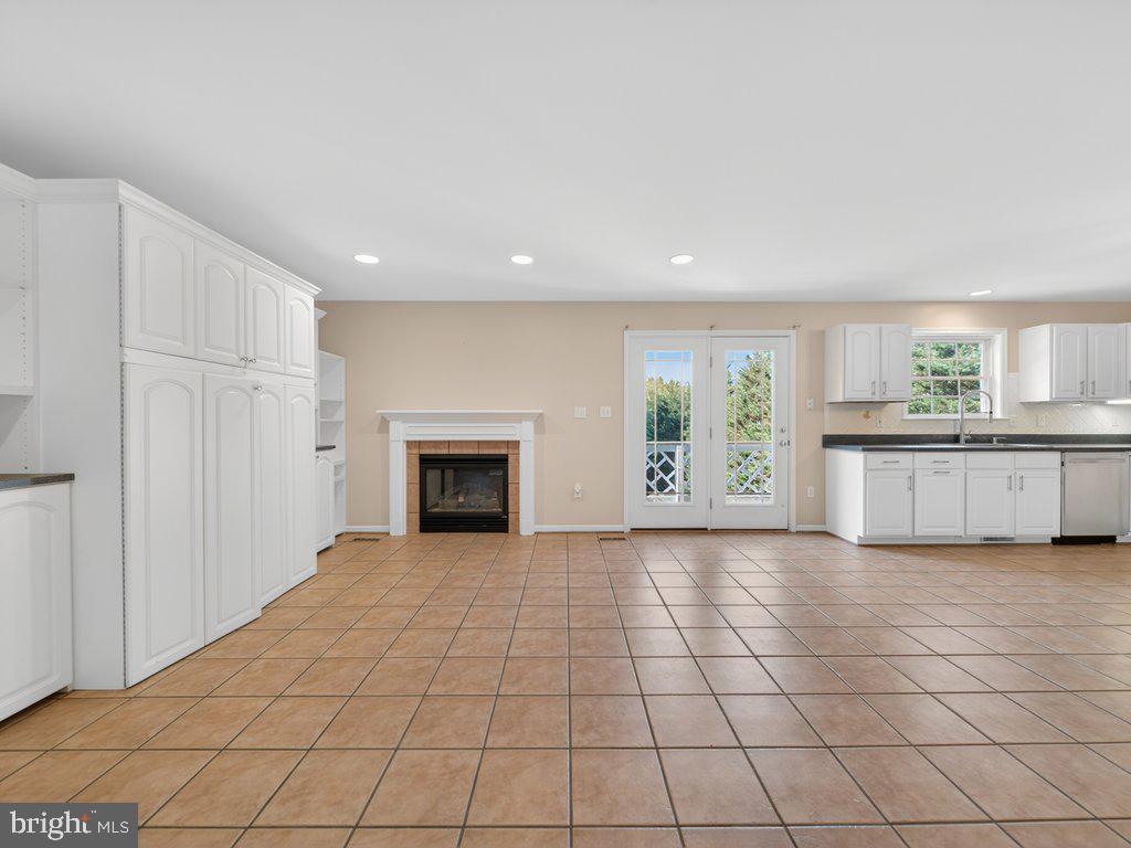 9290 Baker St Property Photo 28