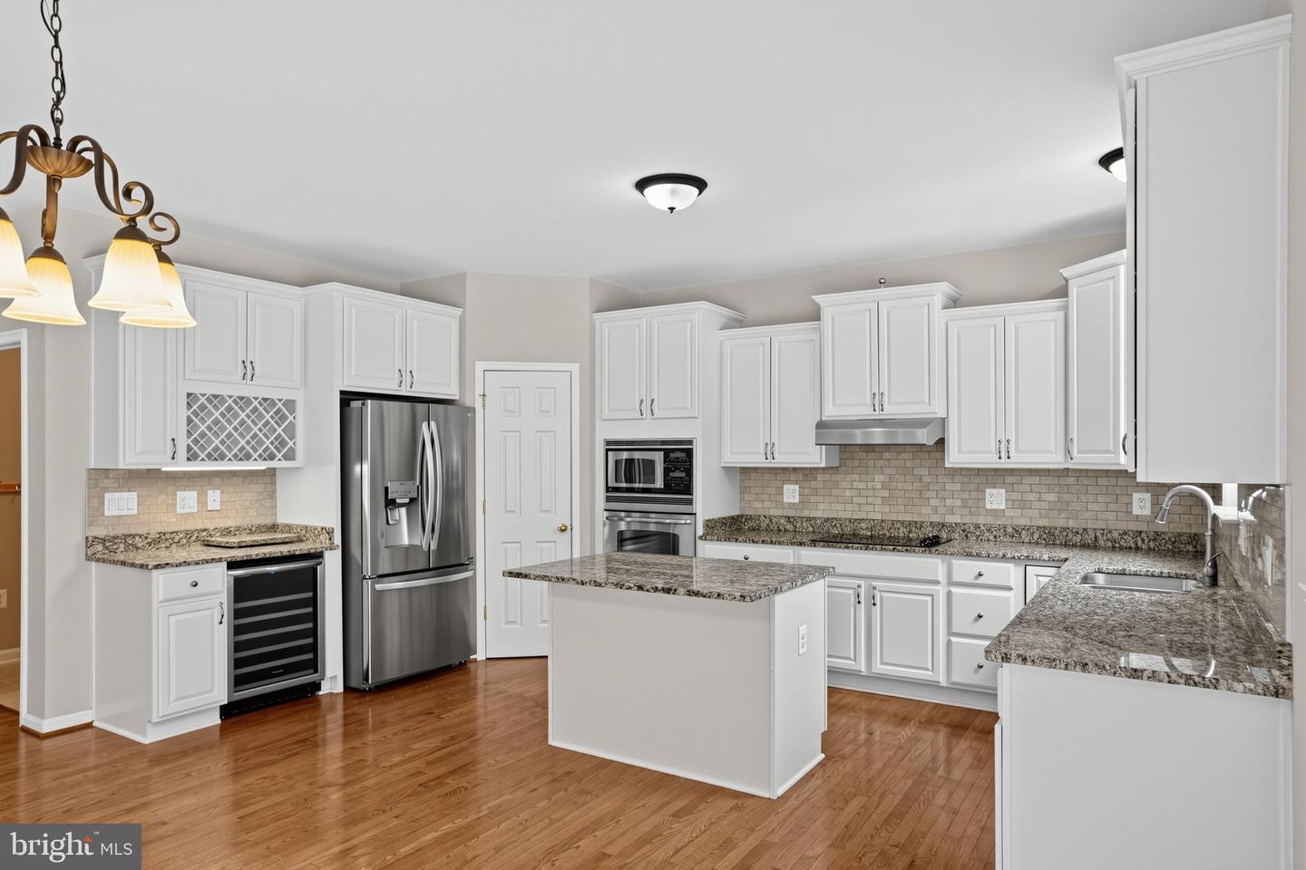 855 Bentley Dr Property Photo 2