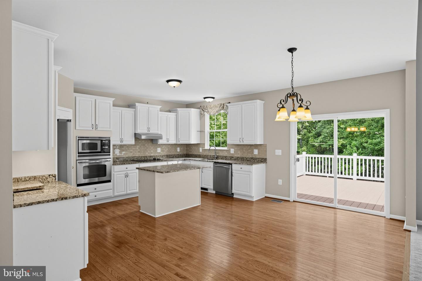855 Bentley Dr Property Photo 3