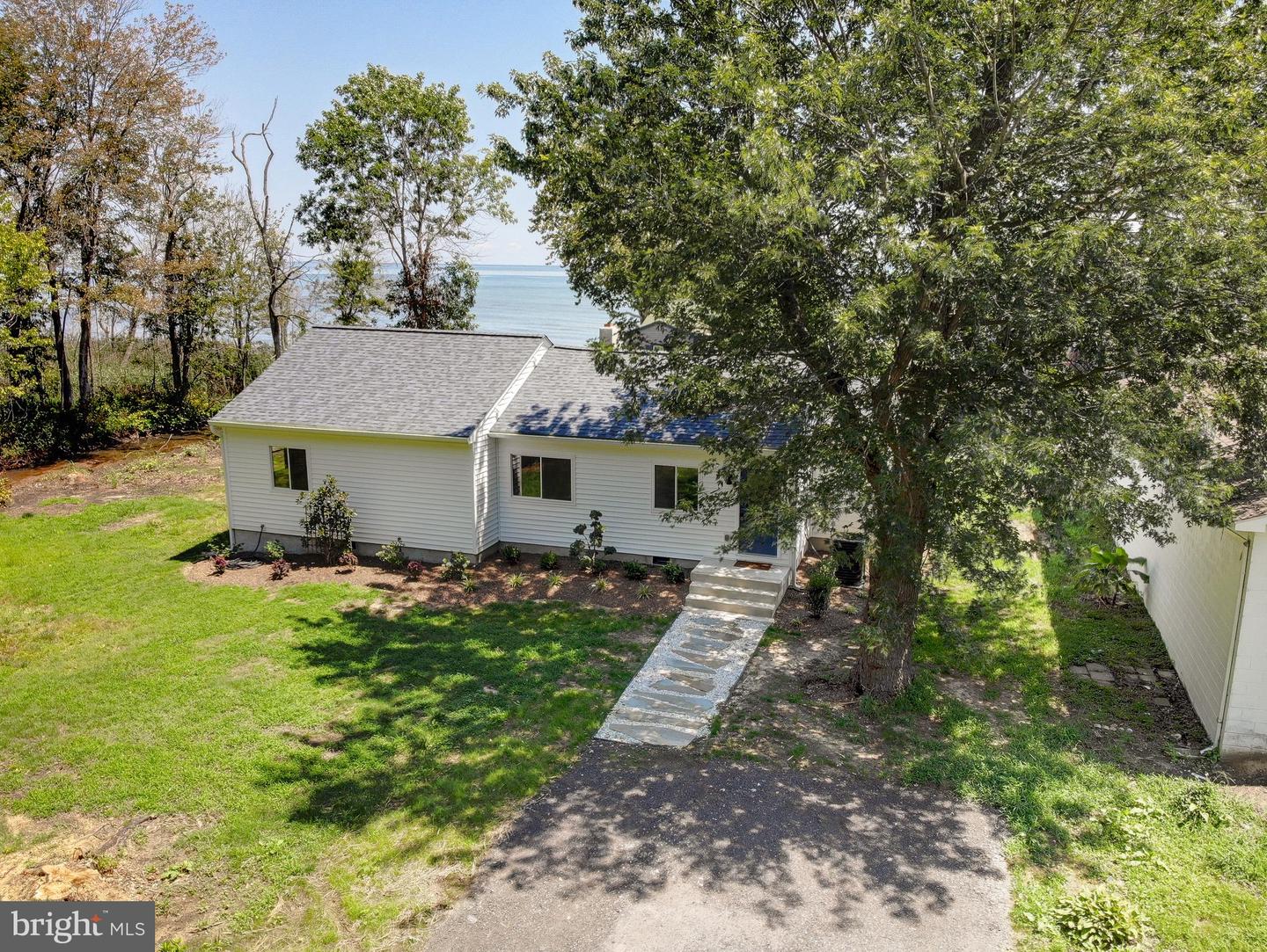 333 Bay Ave Property Photo 1