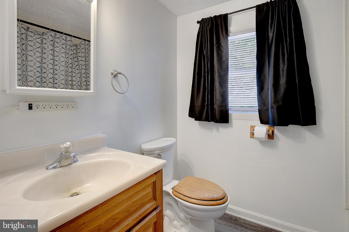 5070 Sheckells Way Property Photo 24