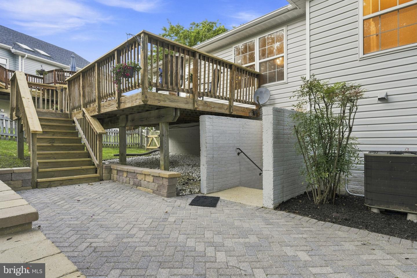 8138 Bayview Hills Dr Property Photo 6