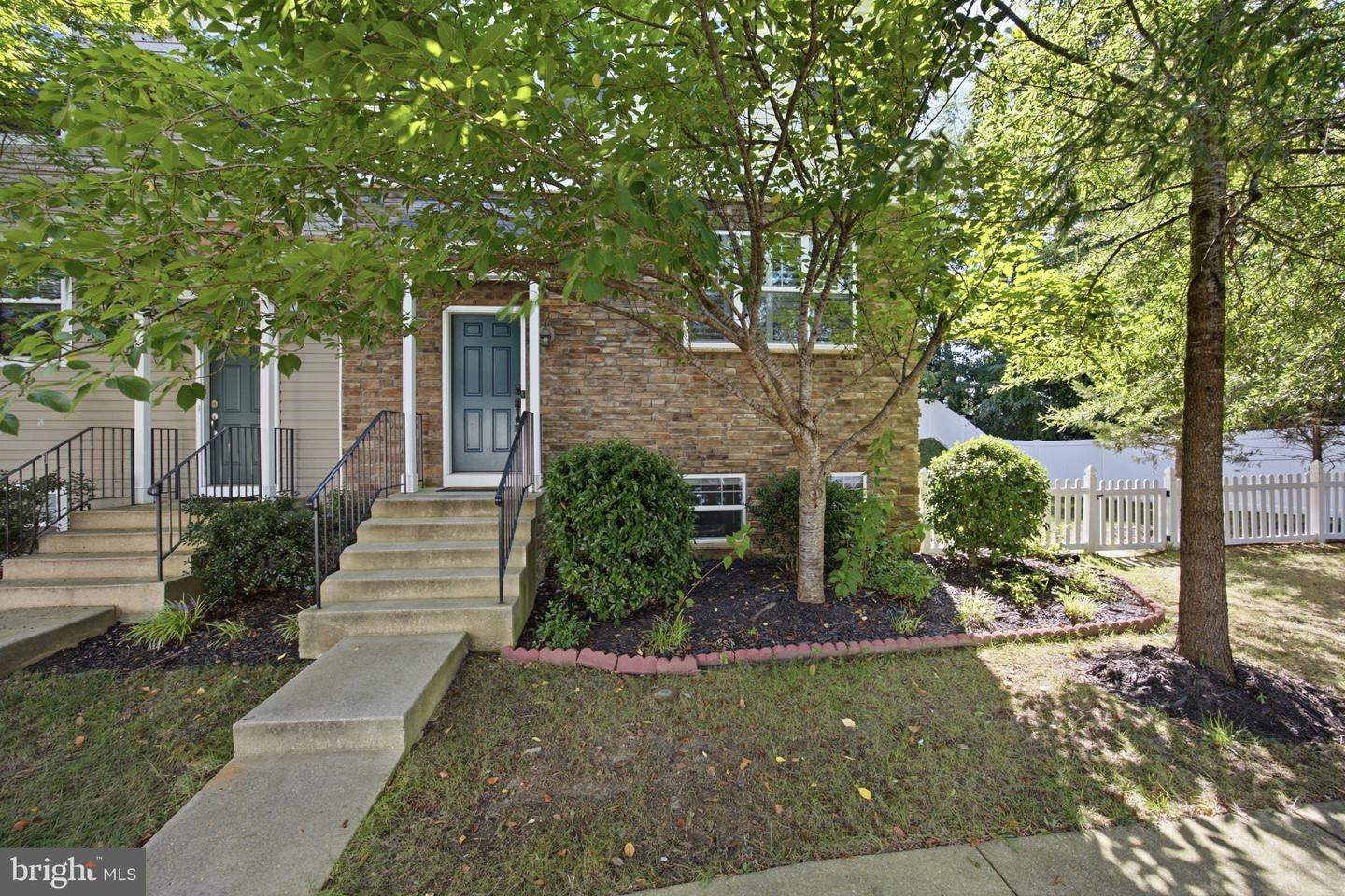 335 English Oak Ln Property Photo 1