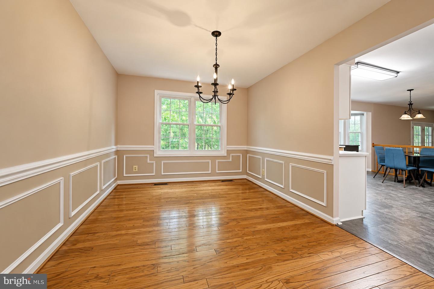 990 Caravan Trl Property Photo 7