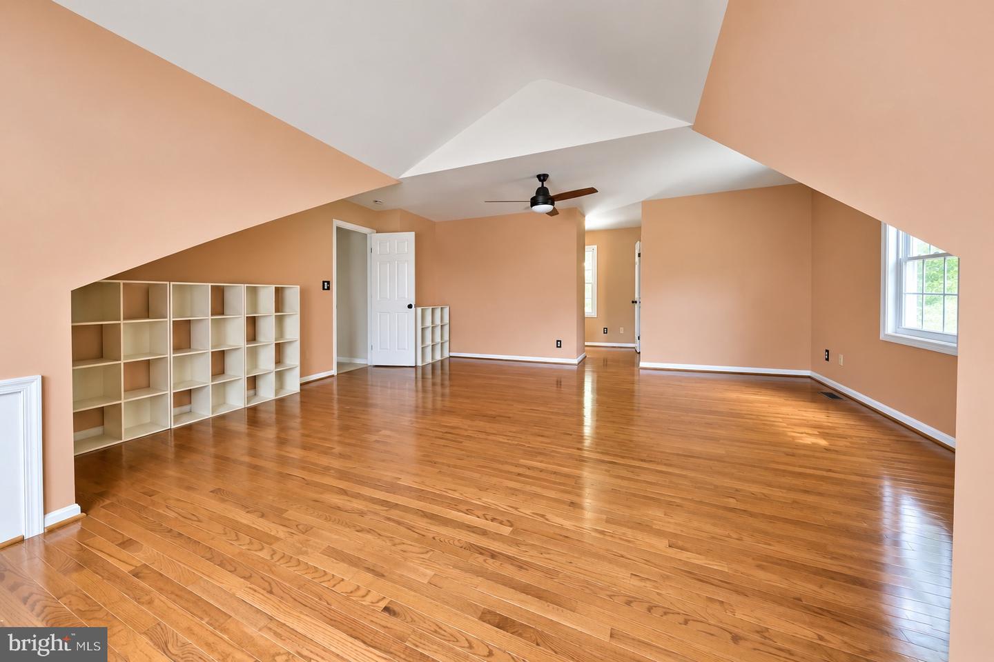 990 Caravan Trl Property Photo 16