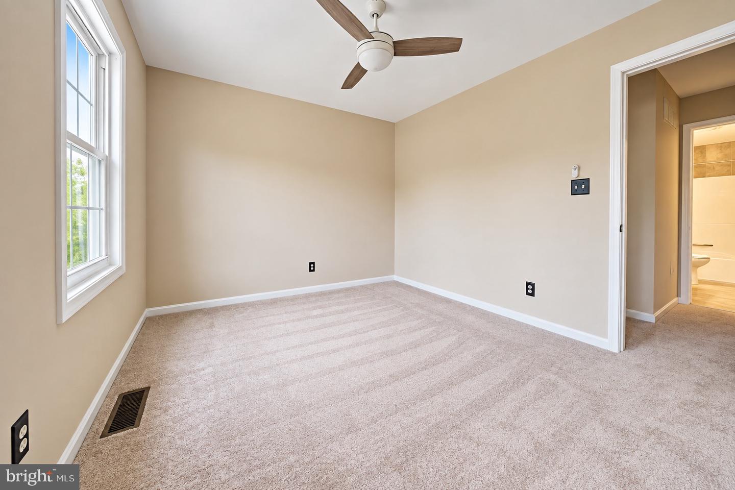 990 Caravan Trl Property Photo 24