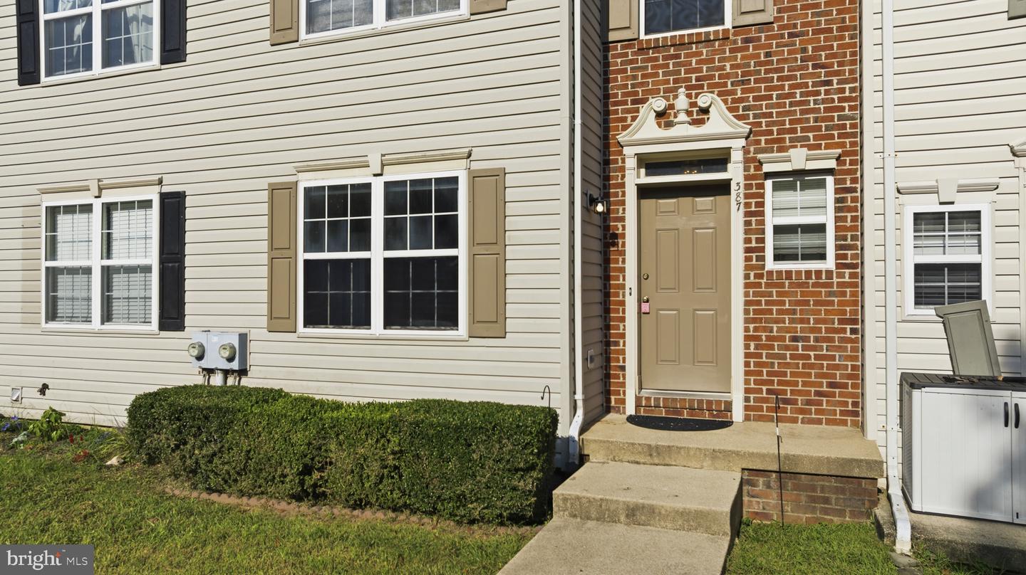 387 Cambridge Pl Property Photo 2