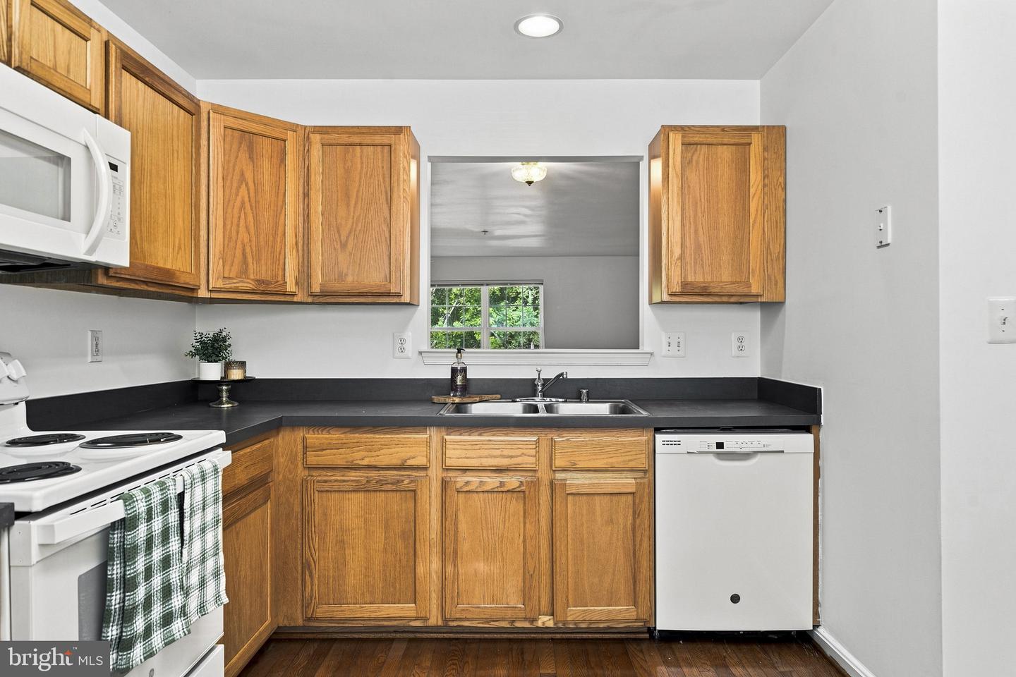 387 Cambridge Pl Property Photo 8