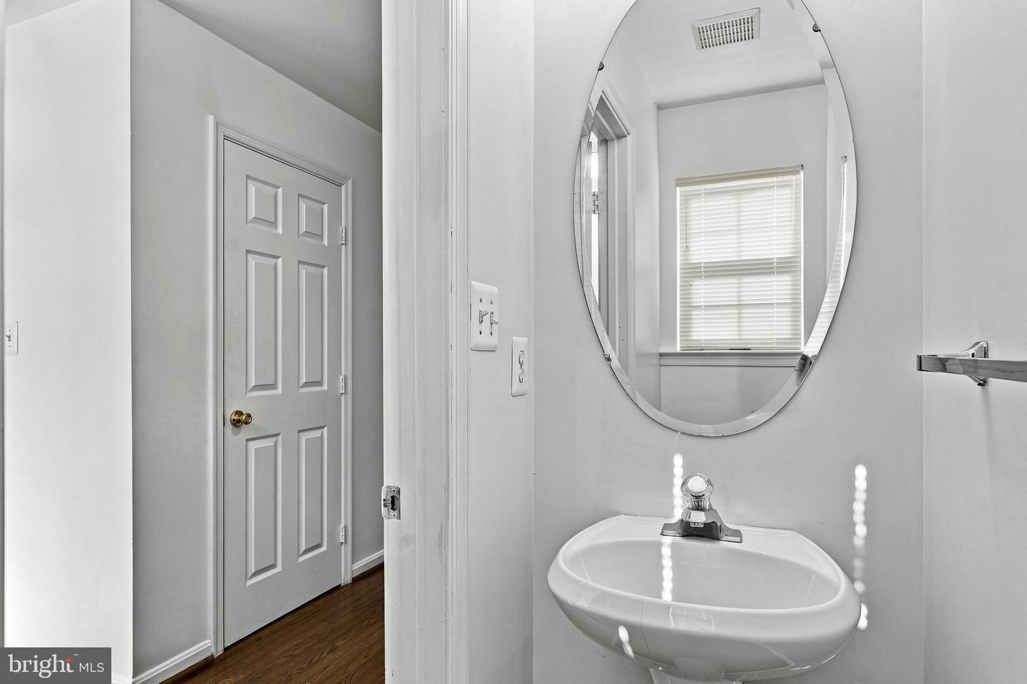 387 Cambridge Pl Property Photo 12