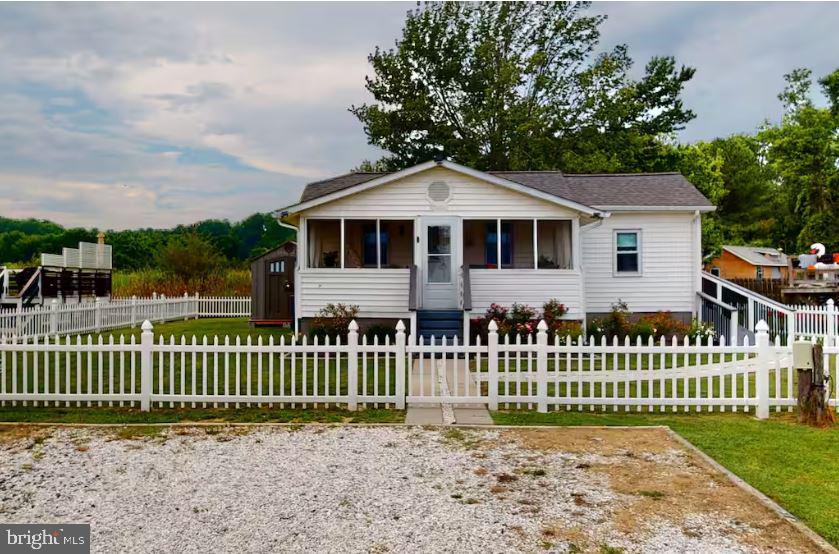 5229 Breezy Point Rd Property Photo 1