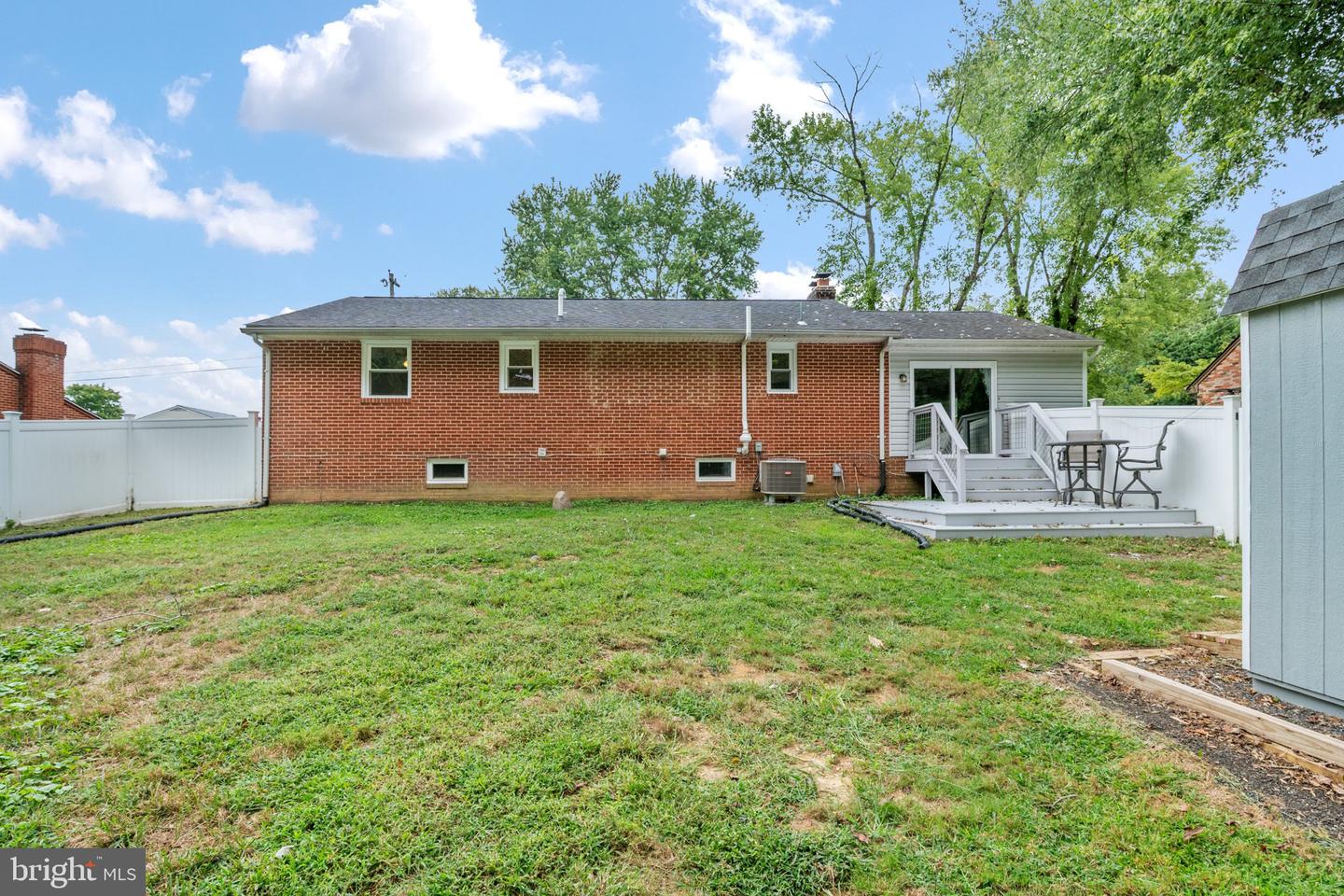 15 Well St Property Photo 32