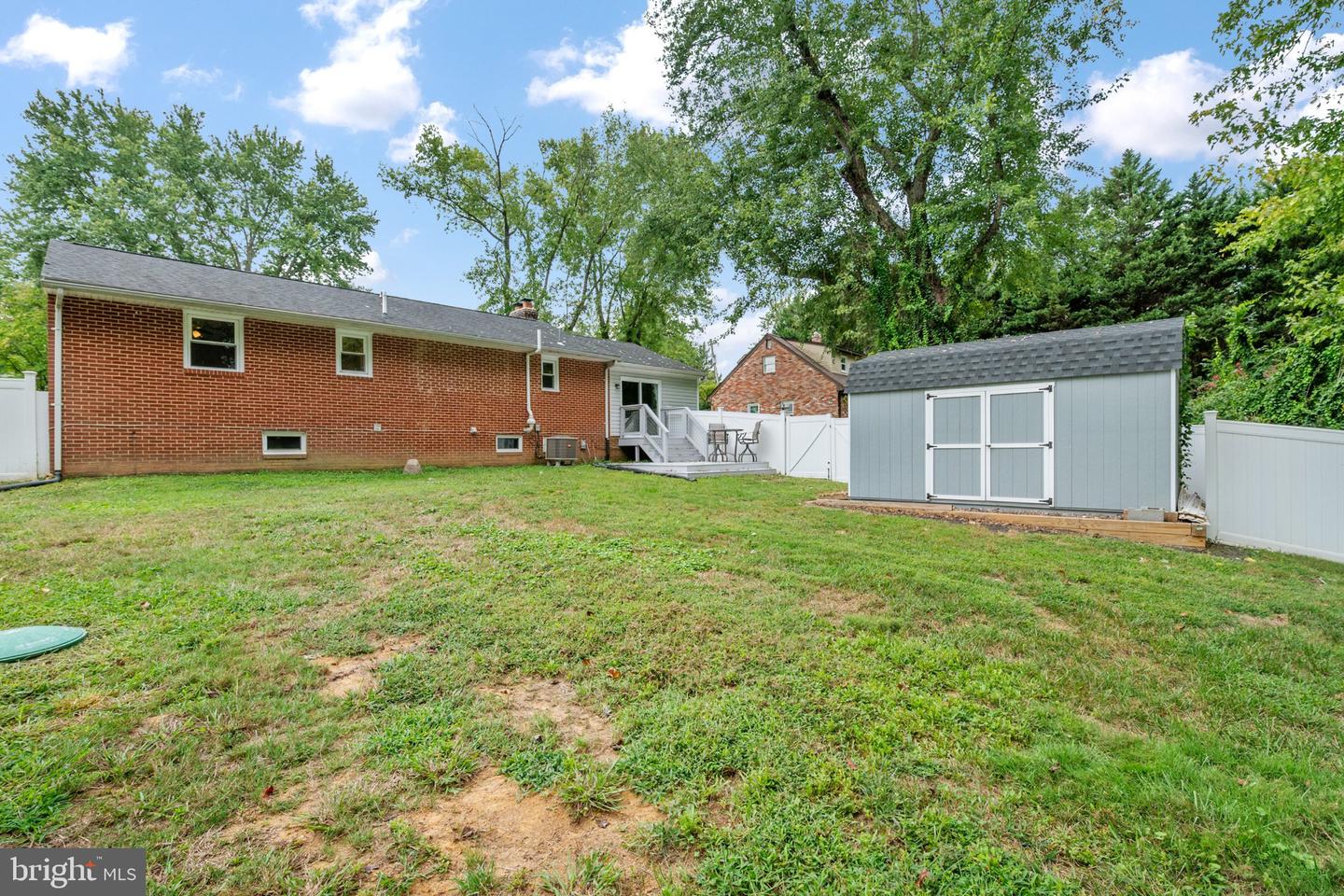 15 Well St Property Photo 33