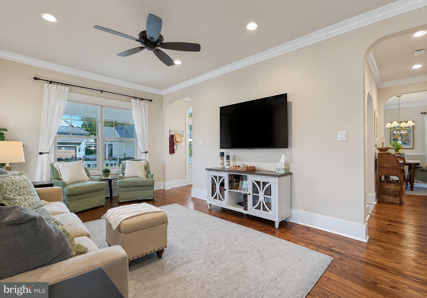 14251 Calvert St Property Photo 18