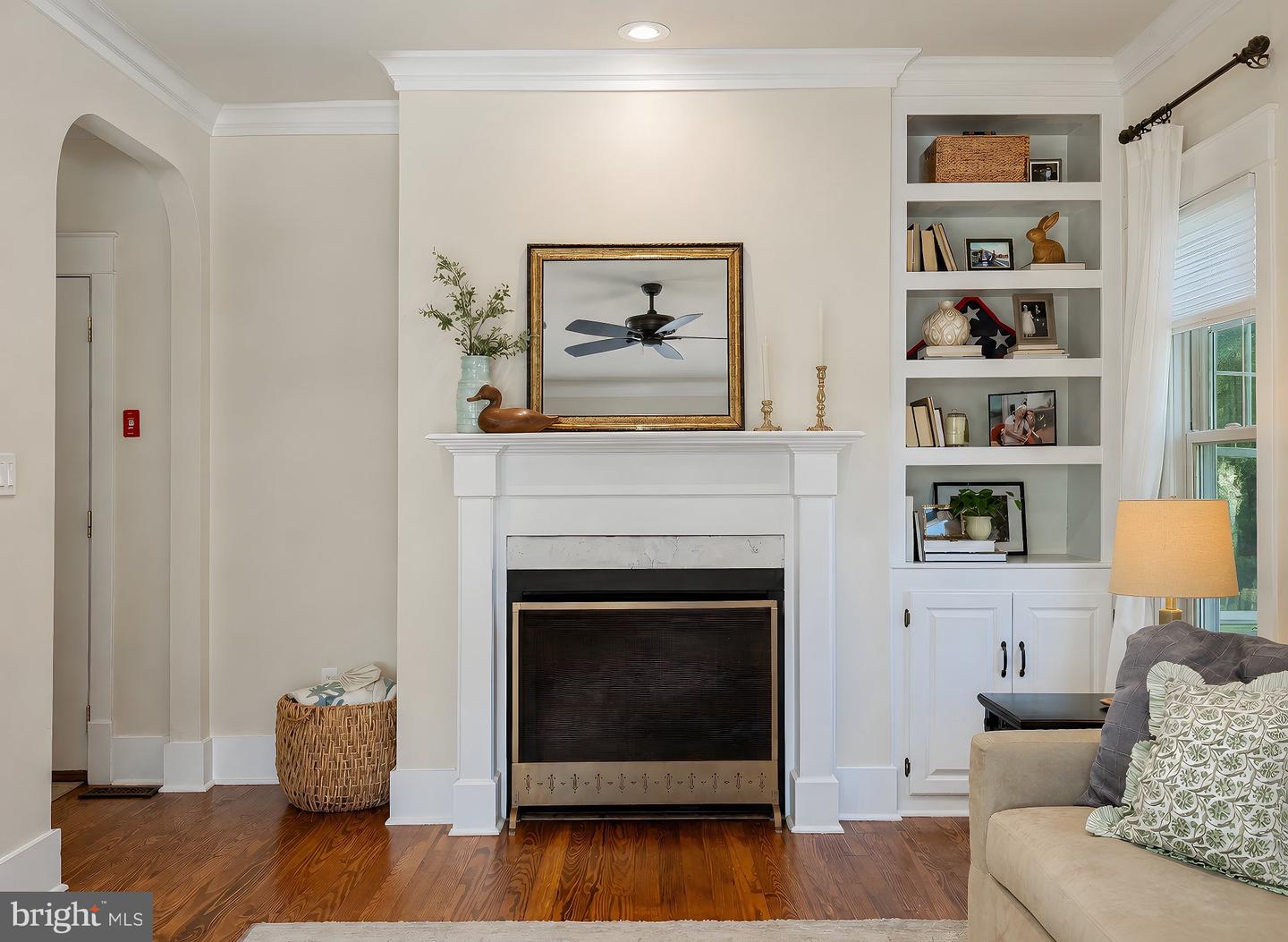 14251 Calvert St Property Photo 19