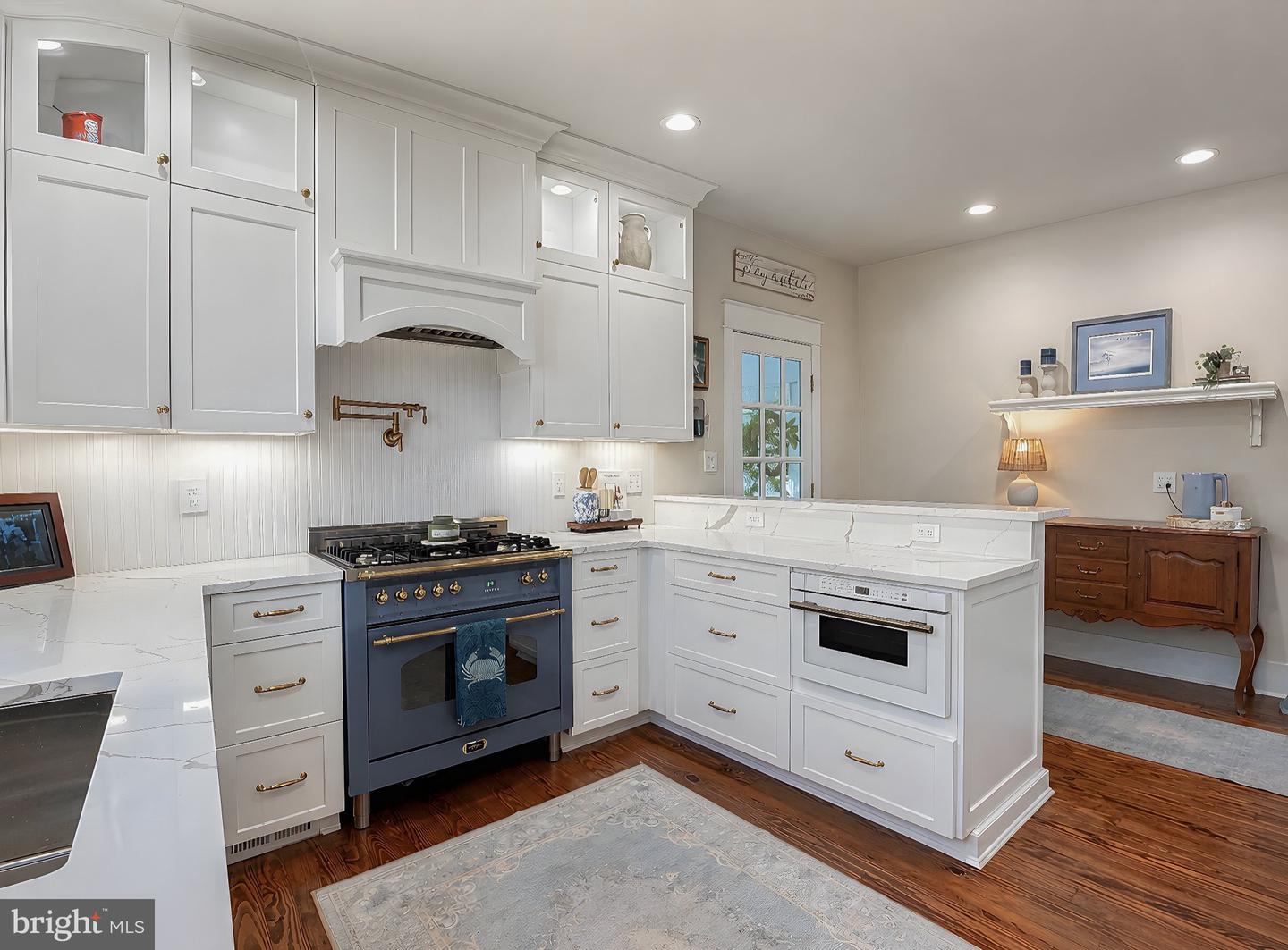 14251 Calvert St Property Photo 35