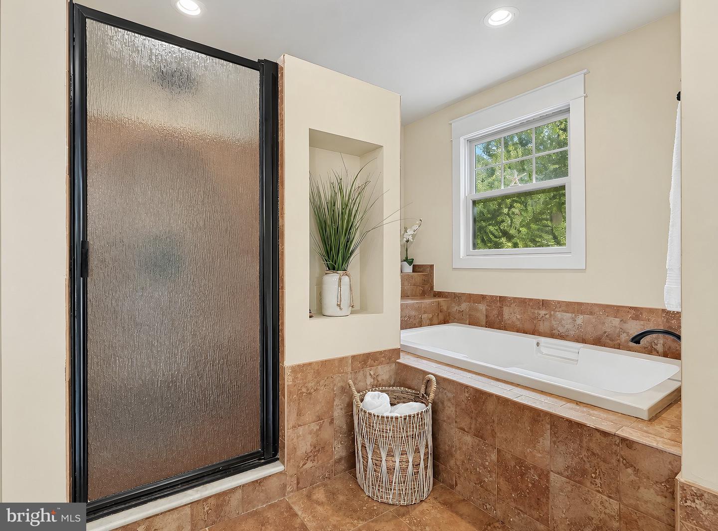 14251 Calvert St Property Photo 60