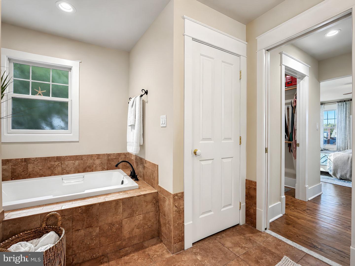 14251 Calvert St Property Photo 61