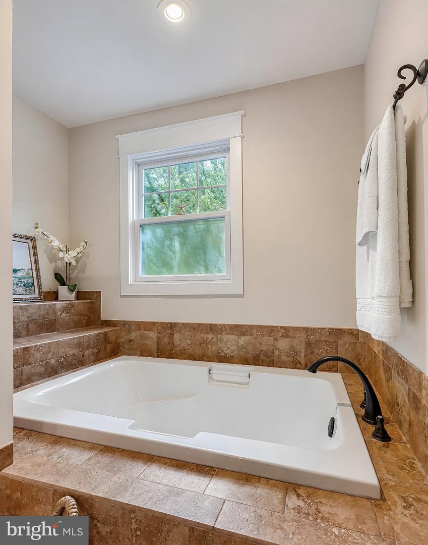 14251 Calvert St Property Photo 62