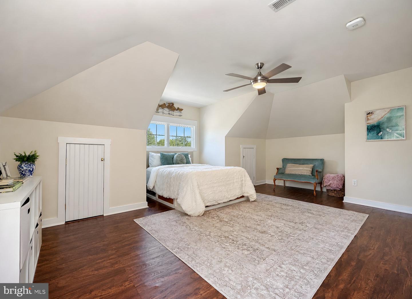 14251 Calvert St Property Photo 82