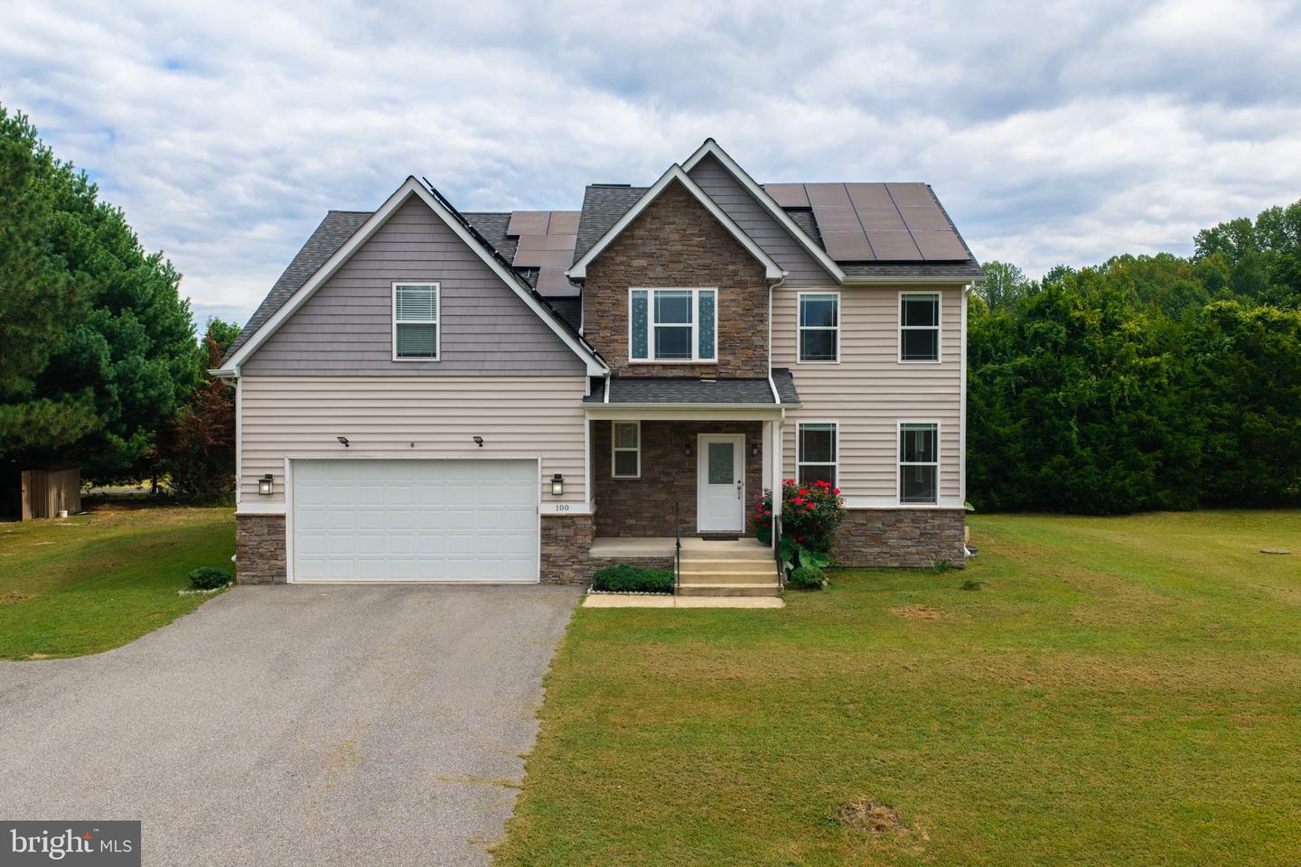 100 Finch Dr Property Photo 1