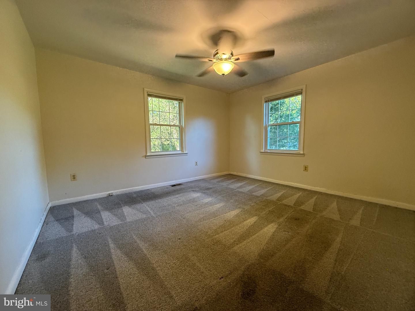 810 812 W Mount Harmony Rd Property Photo 10