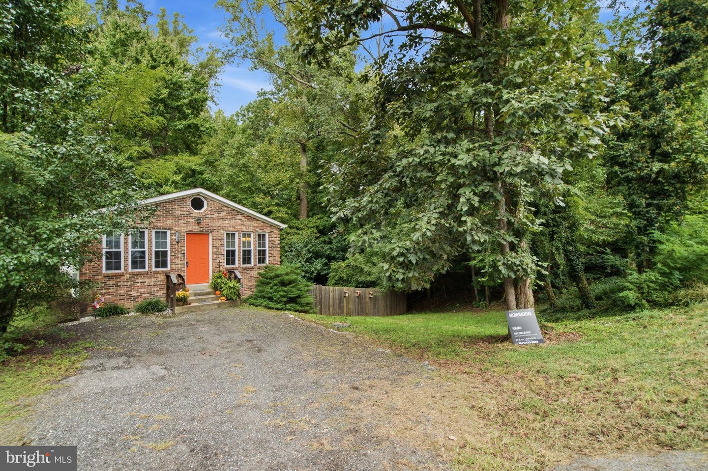 729 Spruce Dr Property Photo 3