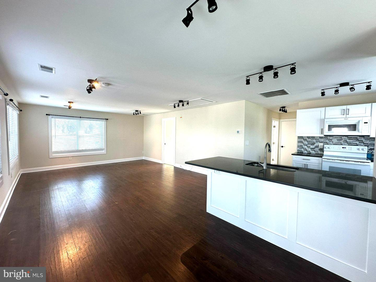 5230 Breezy Point Rd #203 Property Photo 5