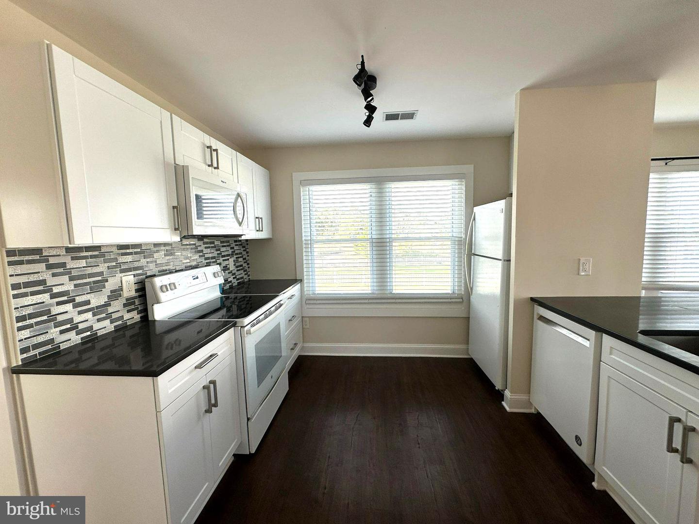 5230 Breezy Point Rd #203 Property Photo 7