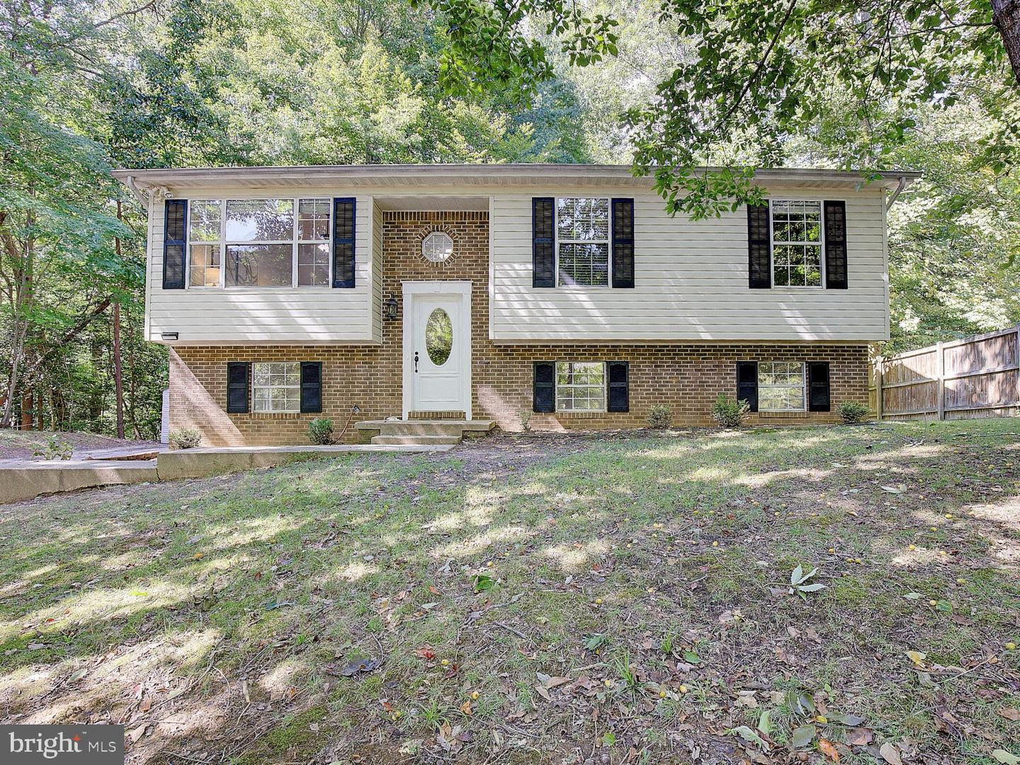 949 San Joaquin Ln Property Photo 2