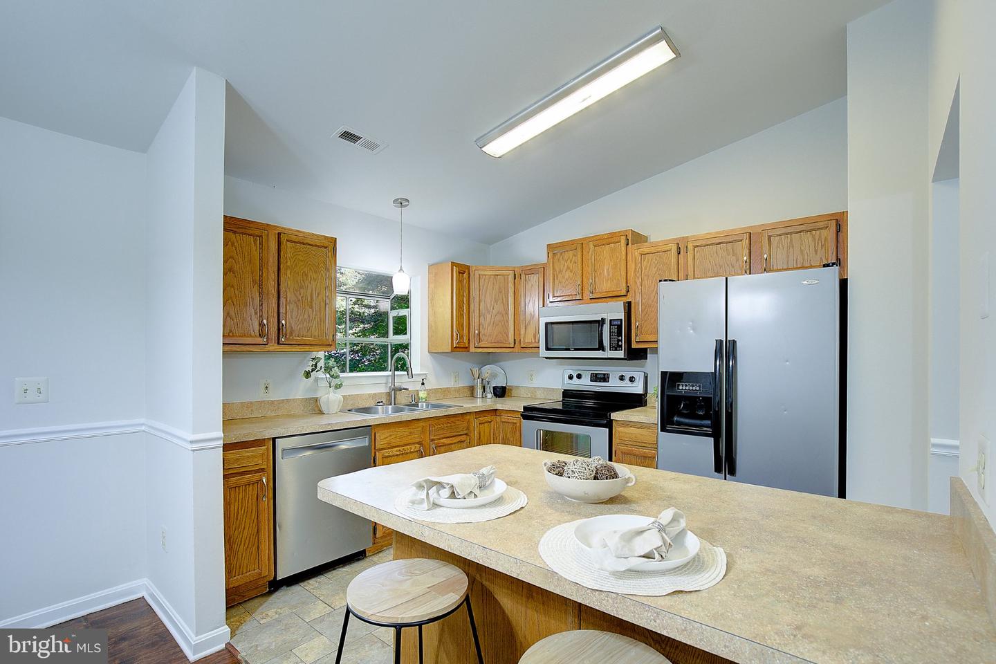 949 San Joaquin Ln Property Photo 12