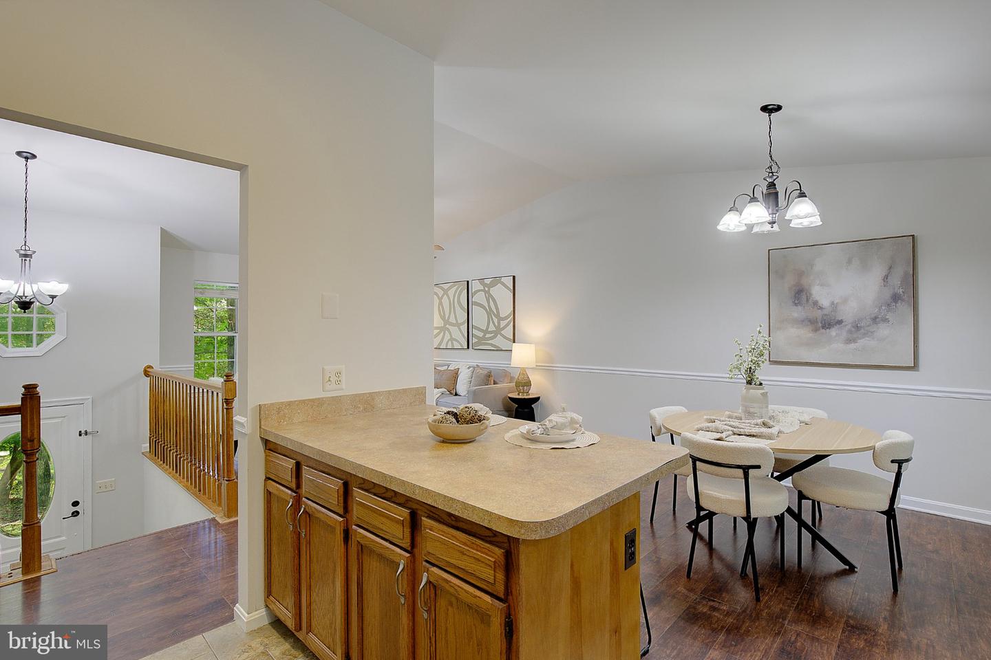 949 San Joaquin Ln Property Photo 14
