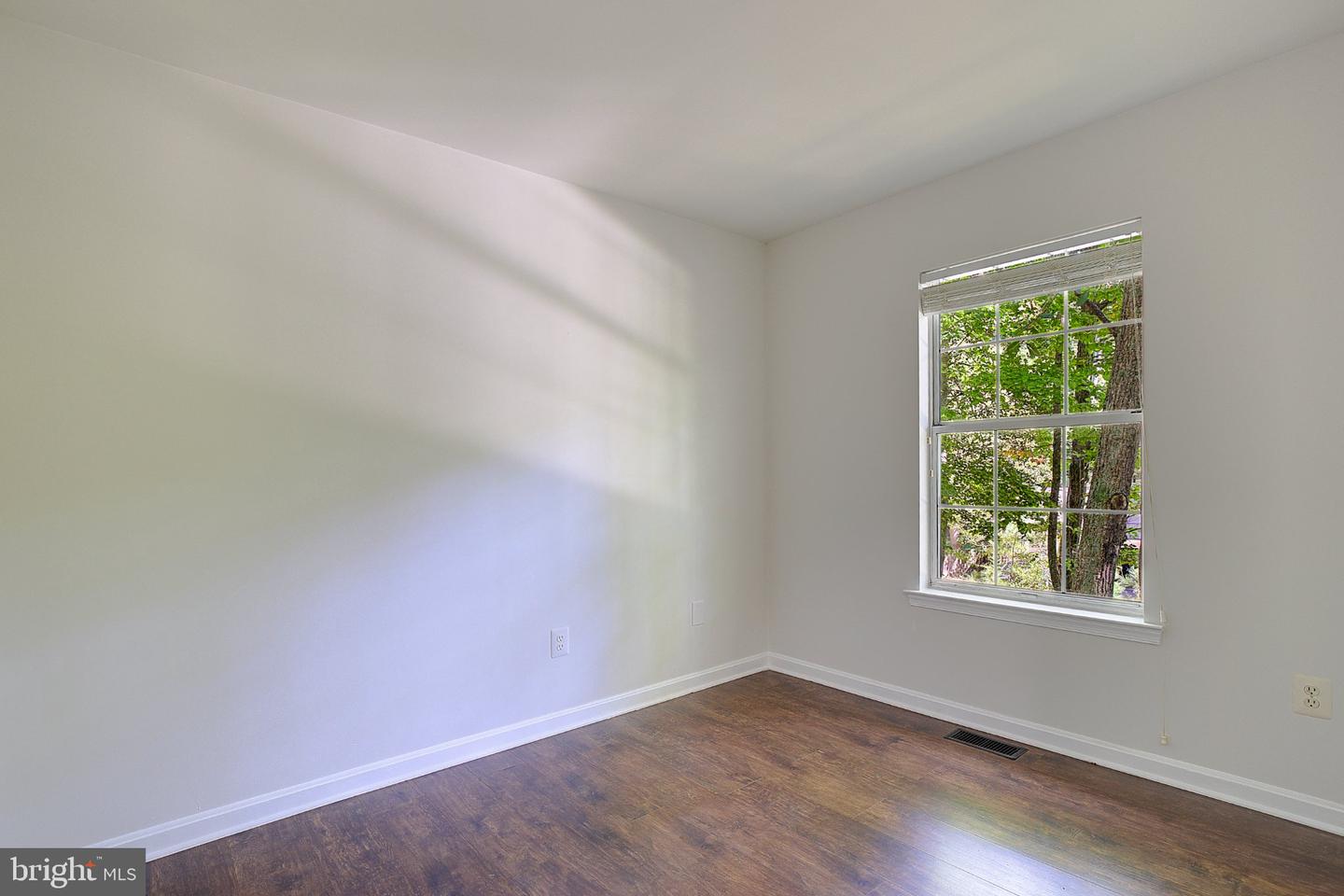 949 San Joaquin Ln Property Photo 22
